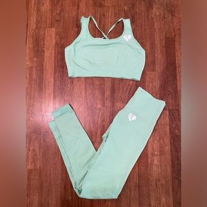 Women’s Best Move Seamless Set Sports Bra and Leggings